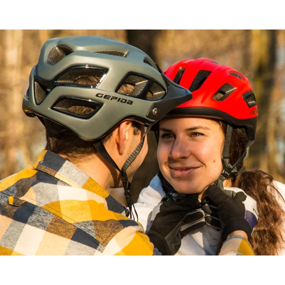 TOUR CYKLISTICKÁ PŘILBA ČERVENÁ